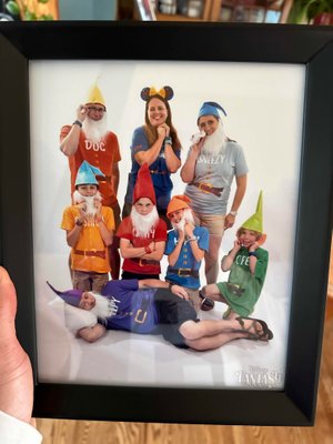 We&#x20;paired&#x20;with&#x20;our&#x20;dear&#x20;friends&#x20;the&#x20;Olsons&#x20;for&#x20;an&#x20;epic&#x20;Halloween&#x20;costume&#x3A;&#x20;Snow&#x20;White&#x20;and&#x20;the&#x20;Seven&#x20;Dwarfs.