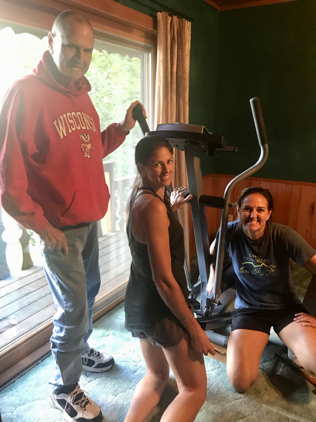 Jessie & Jinelle transform bedroom into workout room with Chuck's help