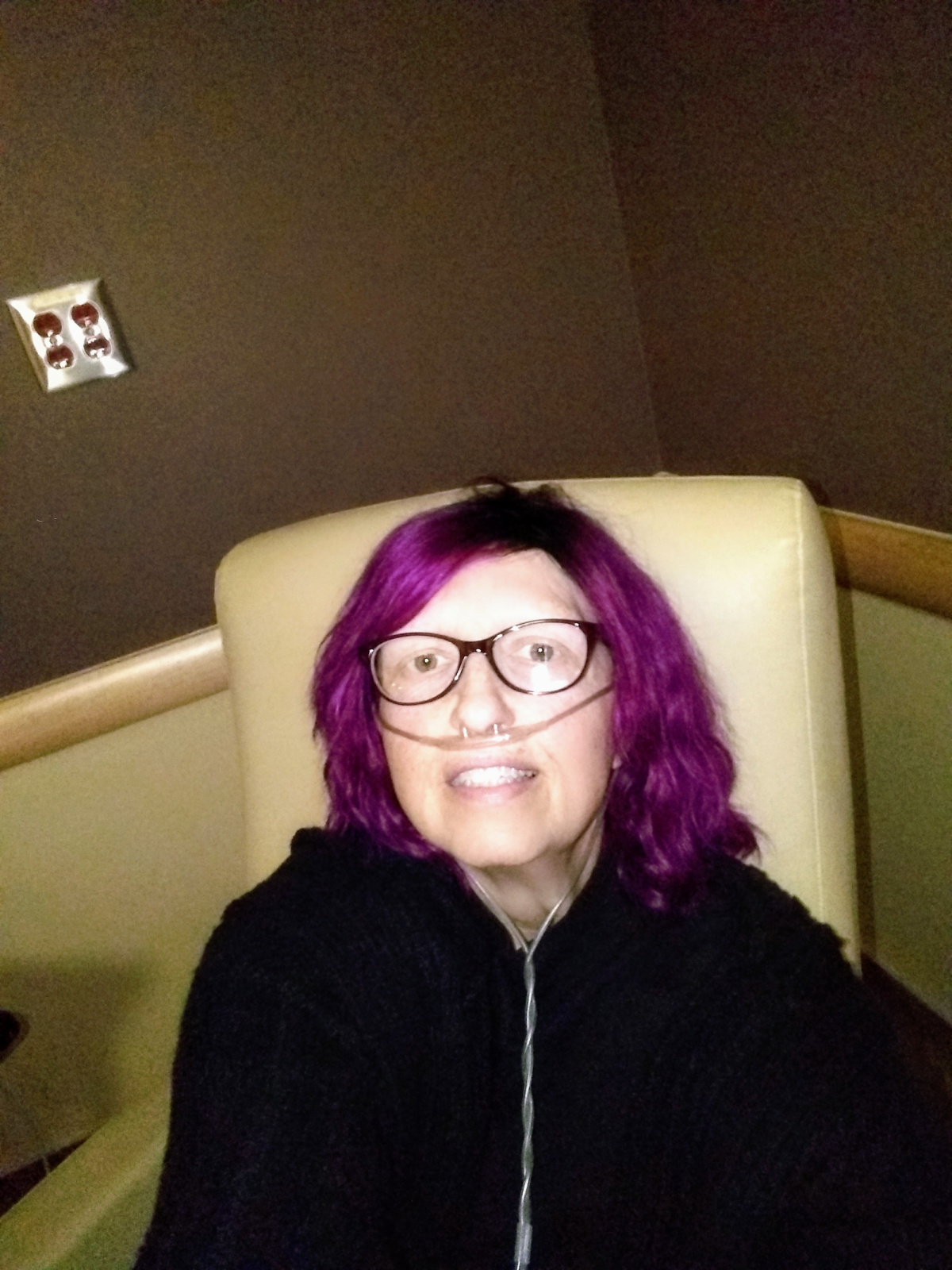 Me waiting for PET/CT scan yesterday. I am supposed to sit quietly and no nothing, also lay quietly and do nothing during scan.
I am not good at either.