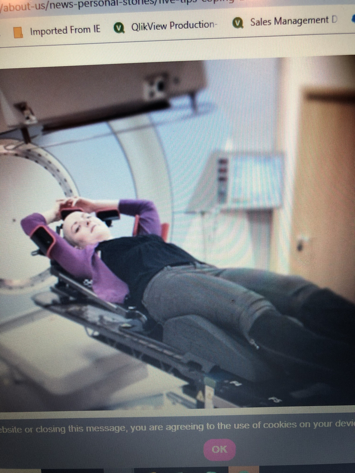 This shows how you lay in the machine.   They put the warm blankie around your arm and head like a “u” from elbow to elbow like a nice warm hug.  