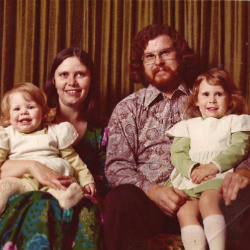 Family photo - Georgia, Lonny, Tonya and Theresa