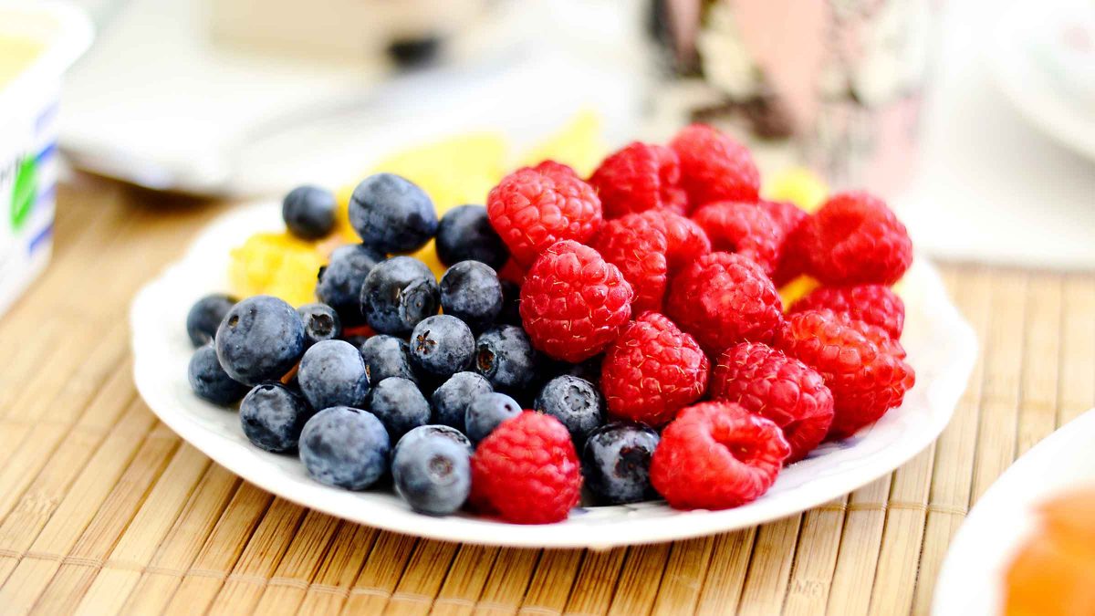 fresh berries on a plate.